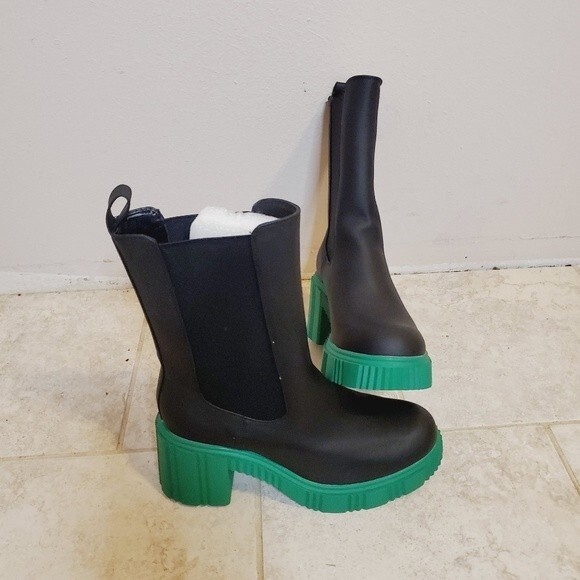 Vivian chunky lugsole chelsea boot in black and green lugsole chelsea boots - Picture 2 of 13